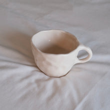 Carregar imagem no visualizador da galeria, white heart Mug
