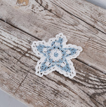 Carregar imagem no visualizador da galeria, White Star Crochet Coaster
