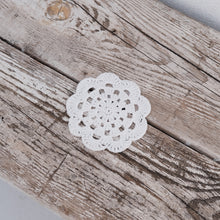 Carregar imagem no visualizador da galeria, Almar White Crochet Coaster - Base para copos em crochet
