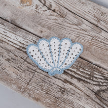 Carregar imagem no visualizador da galeria, White Shell Crochet Coaster
